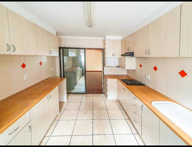 3 BEDROOM HOUSE FOR SALE IN PINEVIEW